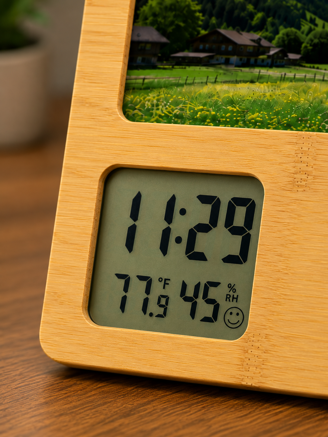 Photo Frame with Digital Clock